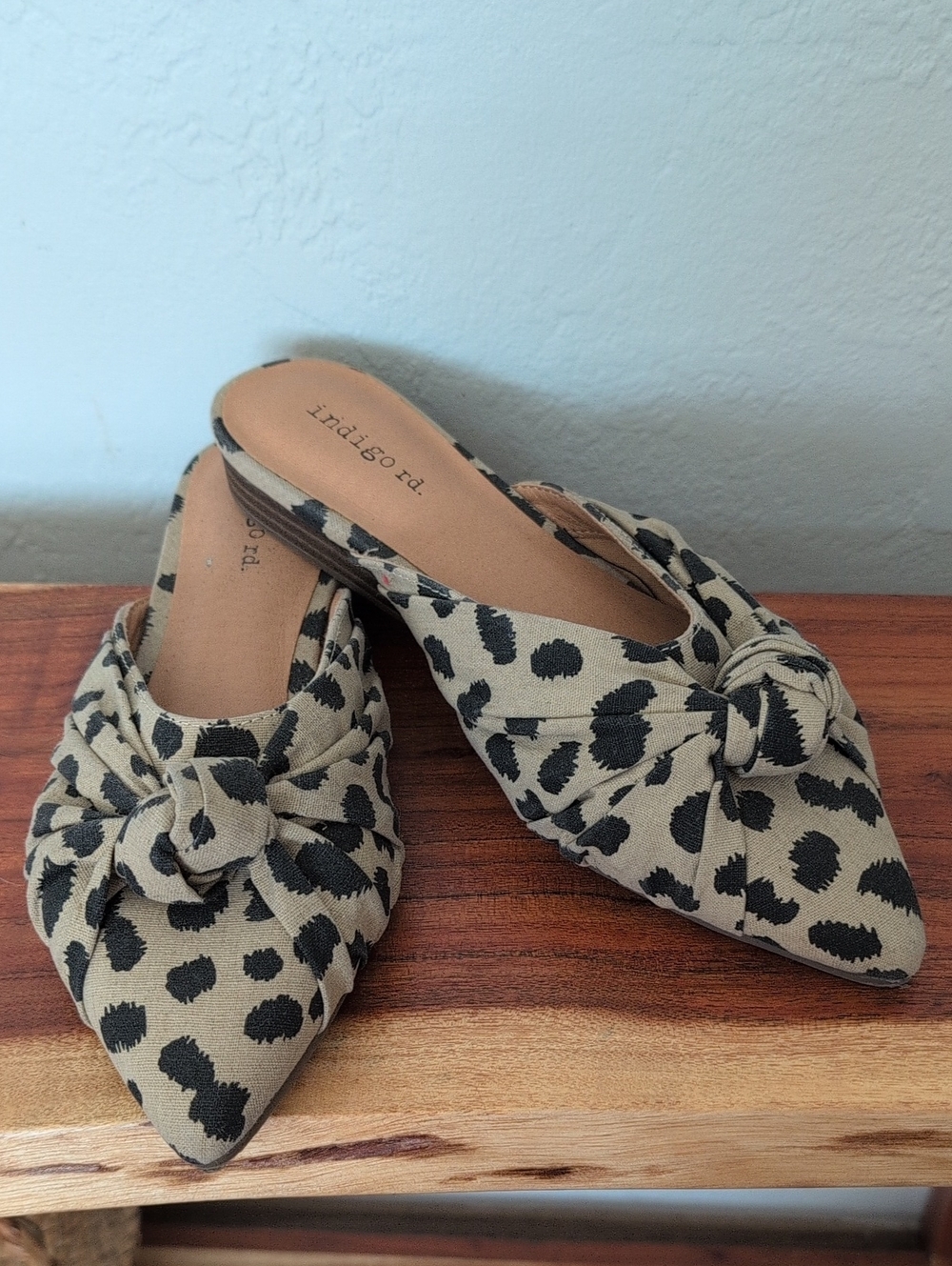 Indigo Rd Women's Leopard Knot Pointed-Toe Mules in Taupe/Black Size 6